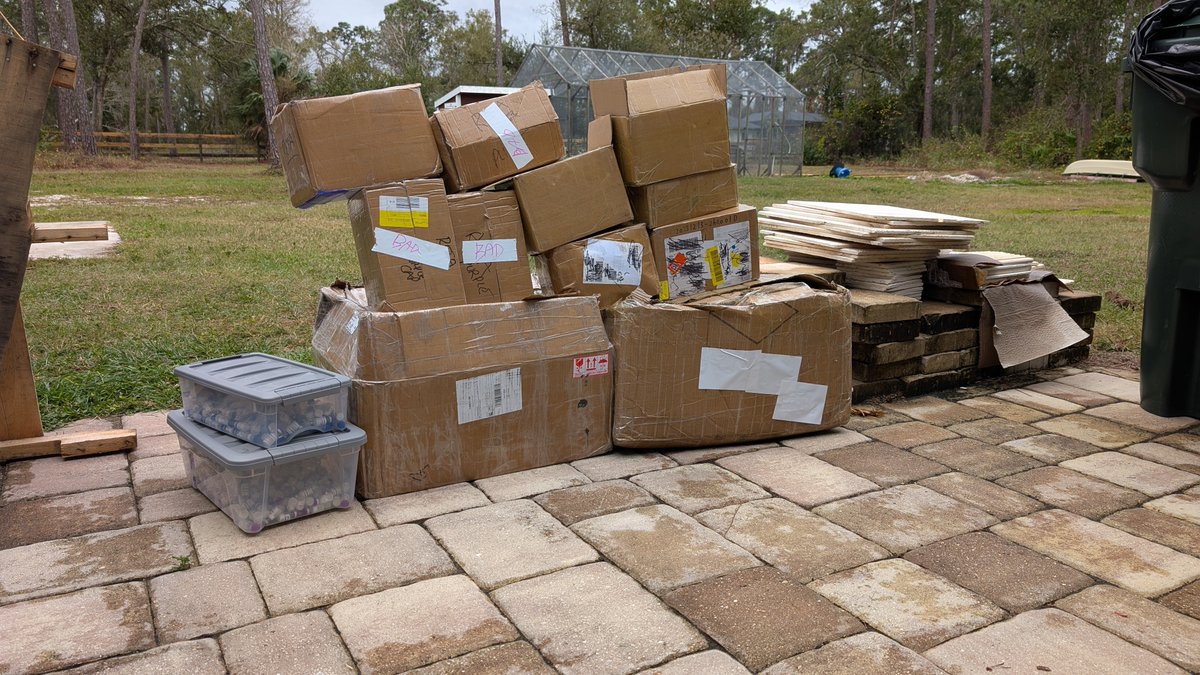 PeptidePartners's tweet image. It's THROW OUT THURSDAY here at the Peptide Ranch. These are about half of our rejected batches from the past month.