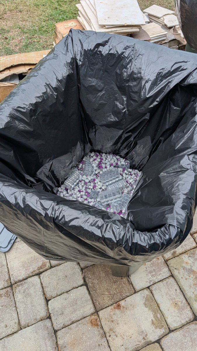 PeptidePartners's tweet image. It's THROW OUT THURSDAY here at the Peptide Ranch. These are about half of our rejected batches from the past month.