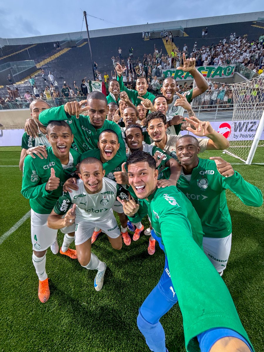Palmeiras's tweet photo. Selfie dos classificados. Agora é oitavas! 🤩💚 https://t.co/cdGaO0jqHx