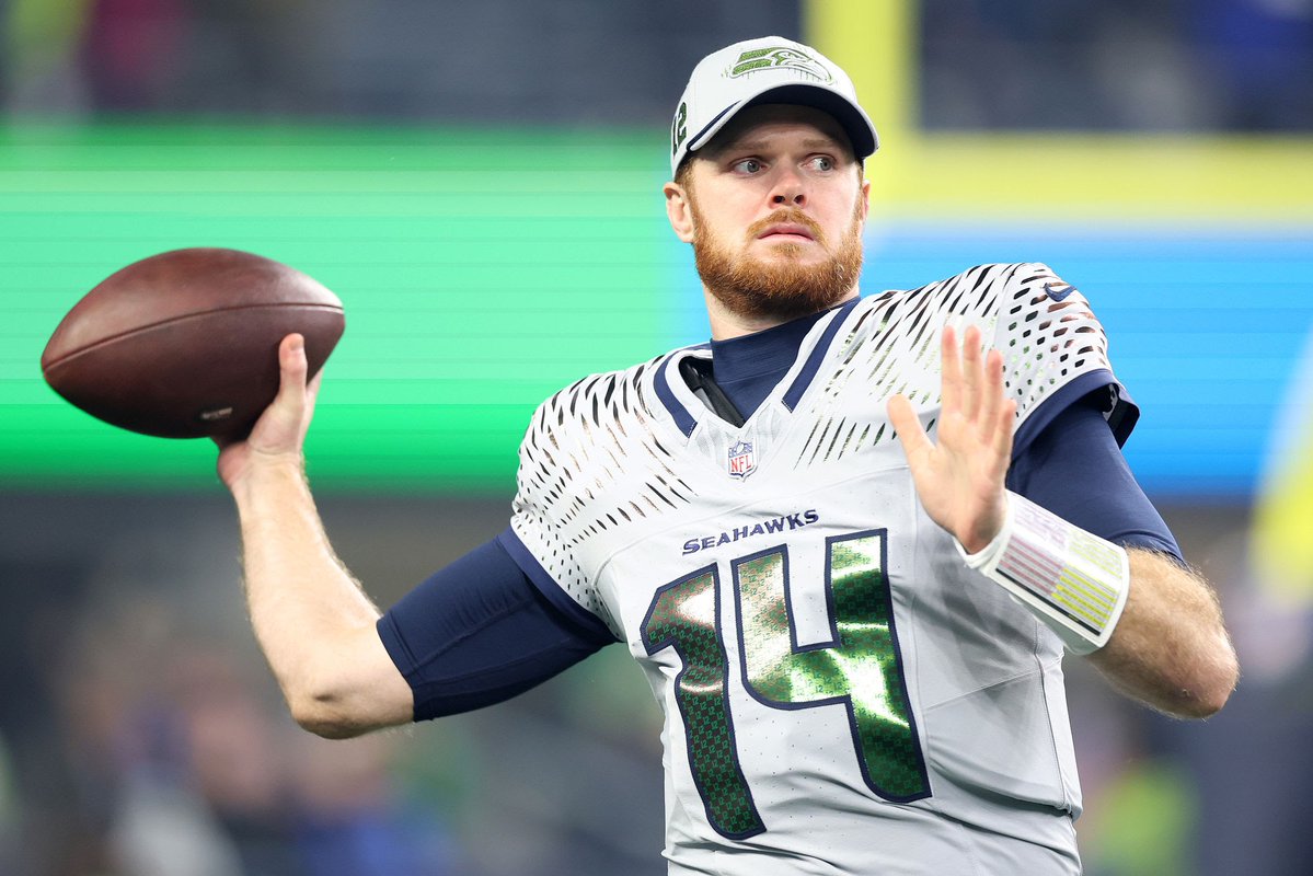 MySportsUpdate's tweet image. #Seahawks QB Sam Darnold has been added to the injury report with an oblique injury and is QUESTIONABLE for Saturday's divisional round game against the 49ers.