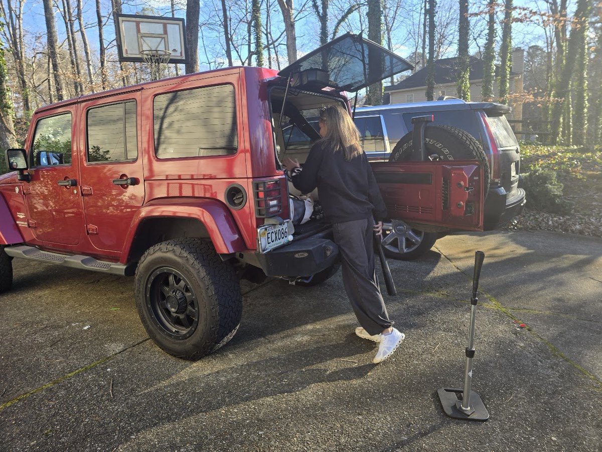 UsheryPeyton's tweet image. 1st official drive with my license - to the fields... 🥎
#RoadReady #DriveMode #LicenseUnlocked