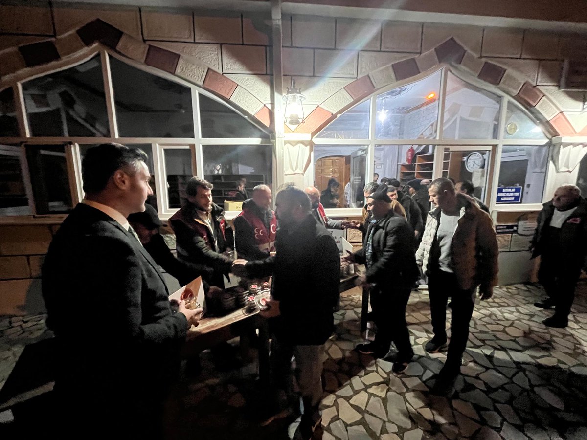 mhpbeykoz's tweet photo. 📍 #RİVA MERKEZ CAMİİ

📌 MİRAÇ KANDİLİ PROGRAMI

MHP Beykoz 6. Bölge Başkanımız Murat TURAN koordinasyonunda, Mahalle Başkanımız Ramazan ÇAVLAN ve Mahalle Teşkilâtımız, İlçe Başkan Vekîlimiz Salih DURSUN, İlçe Sekreterimiz Mehmet ÇÜRÜKSU, İlçe Başkan Yardımcımız Eyüp ERKAN’ın da katılımıyla mahalleli komşularımızla kandil tebrîkleşmesi gerçekleştirerek simit ikrâmında bulundular. 🧿 🌙

BİZ BEYKOZUZ BEYKOZ BİZİZ 

@_MHPistanbul_ @sertel_selim @YasarKaba17 @Emrecomlekcii