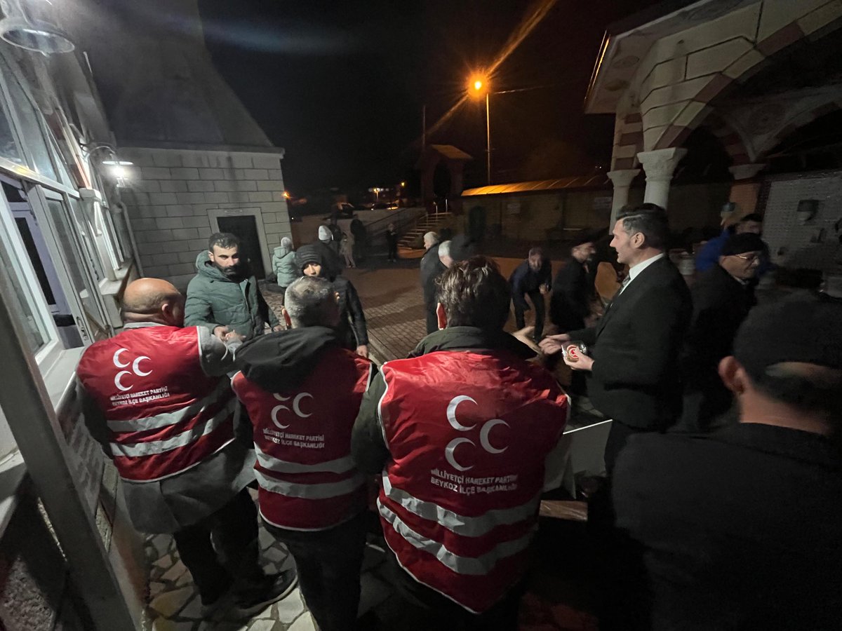 mhpbeykoz's tweet photo. 📍 #RİVA MERKEZ CAMİİ

📌 MİRAÇ KANDİLİ PROGRAMI

MHP Beykoz 6. Bölge Başkanımız Murat TURAN koordinasyonunda, Mahalle Başkanımız Ramazan ÇAVLAN ve Mahalle Teşkilâtımız, İlçe Başkan Vekîlimiz Salih DURSUN, İlçe Sekreterimiz Mehmet ÇÜRÜKSU, İlçe Başkan Yardımcımız Eyüp ERKAN’ın da katılımıyla mahalleli komşularımızla kandil tebrîkleşmesi gerçekleştirerek simit ikrâmında bulundular. 🧿 🌙

BİZ BEYKOZUZ BEYKOZ BİZİZ 

@_MHPistanbul_ @sertel_selim @YasarKaba17 @Emrecomlekcii