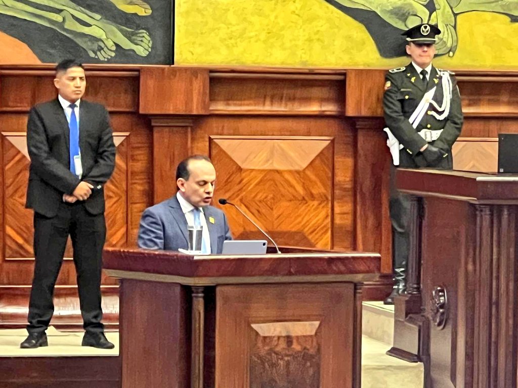 DefPublicaEC's tweet photo. Ricardo Morales Vela: "No existe justicia sin defensa técnica. No existe debido proceso cuando el acceso depende del ingreso económico. La Defensoría Pública representa la presencia activa del Estado, donde históricamente la justicia no llega" 
#DefensoríaPúblicaGestión2025 https://t.co/vRmVjCmqOn