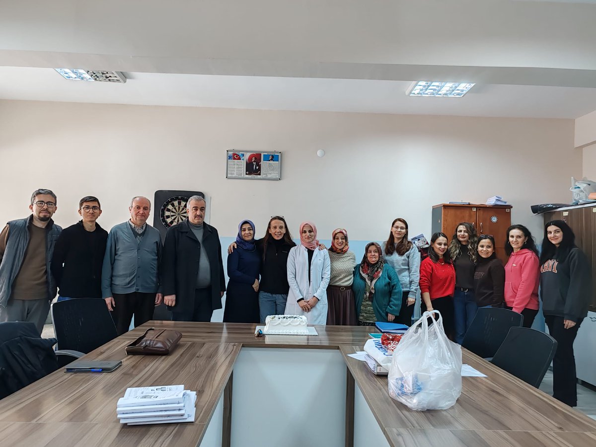 bozuyukprojeihl's tweet photo. Umre ibadeti için gün sayan Hanifi hocamız, Neriman hocamız ve okul müdürümüz Mehtap hocamıza sürpriz ve helalleşme merasimi🤲

@Yusuf__Tekin
@CelileErenOKTEN
@meb_dinogretimi
@drahmetisleyen
@bilecikmem
@srdl_simsek
@bozuyukilcemem
@servetcetinkaya https://t.co/ZC9jy4Q7ZM
