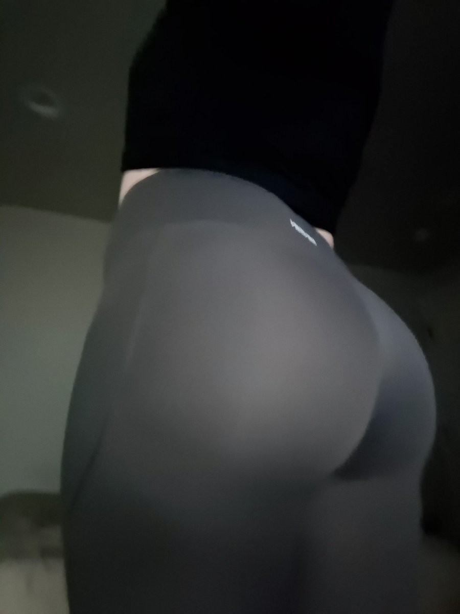 offlinecake35's tweet image. Good morning 🍑💙 #femboy #sissy #ass #butt #booty #leggings #nsfwtwt #whiteboi