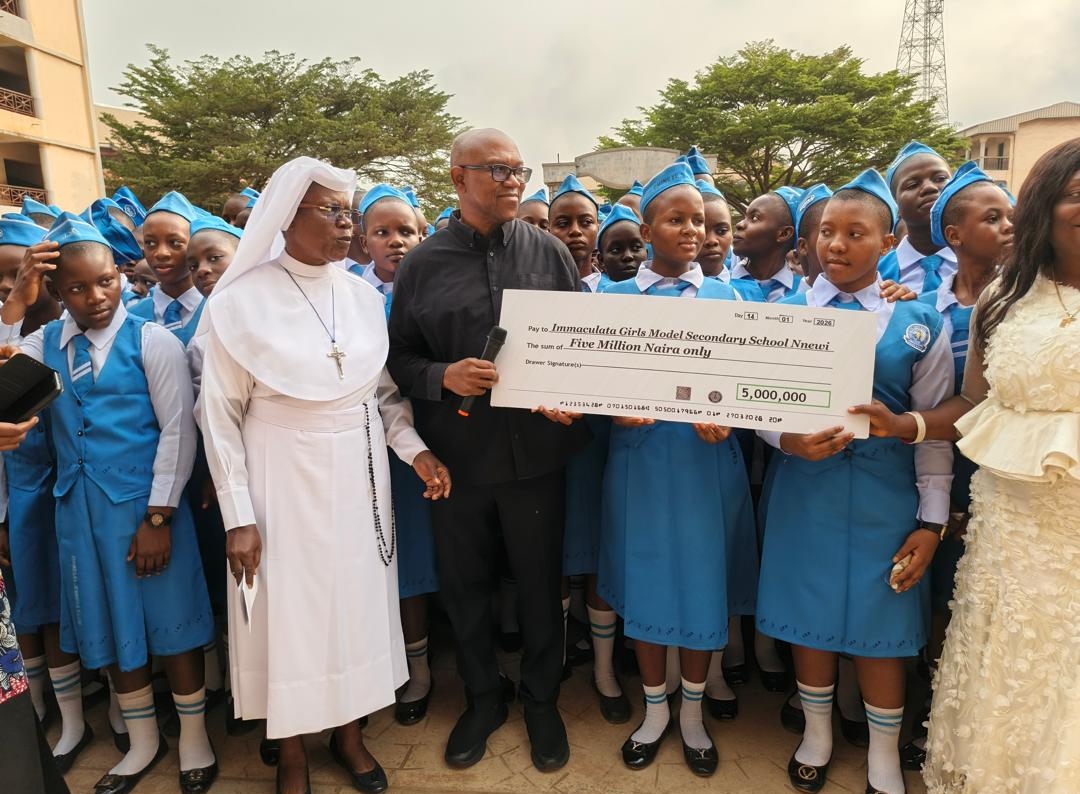 PeterObi's tweet image. Keeping the Promise: A Return to Immaculata Girls’ Model Secondary School, Nnewi

Yesterday, I returned to Immaculata Girls’ Model Secondary School in Nnewi to fulfill the promise I made during my visit in the last quarter of last year. I had assured them that I would come back,…