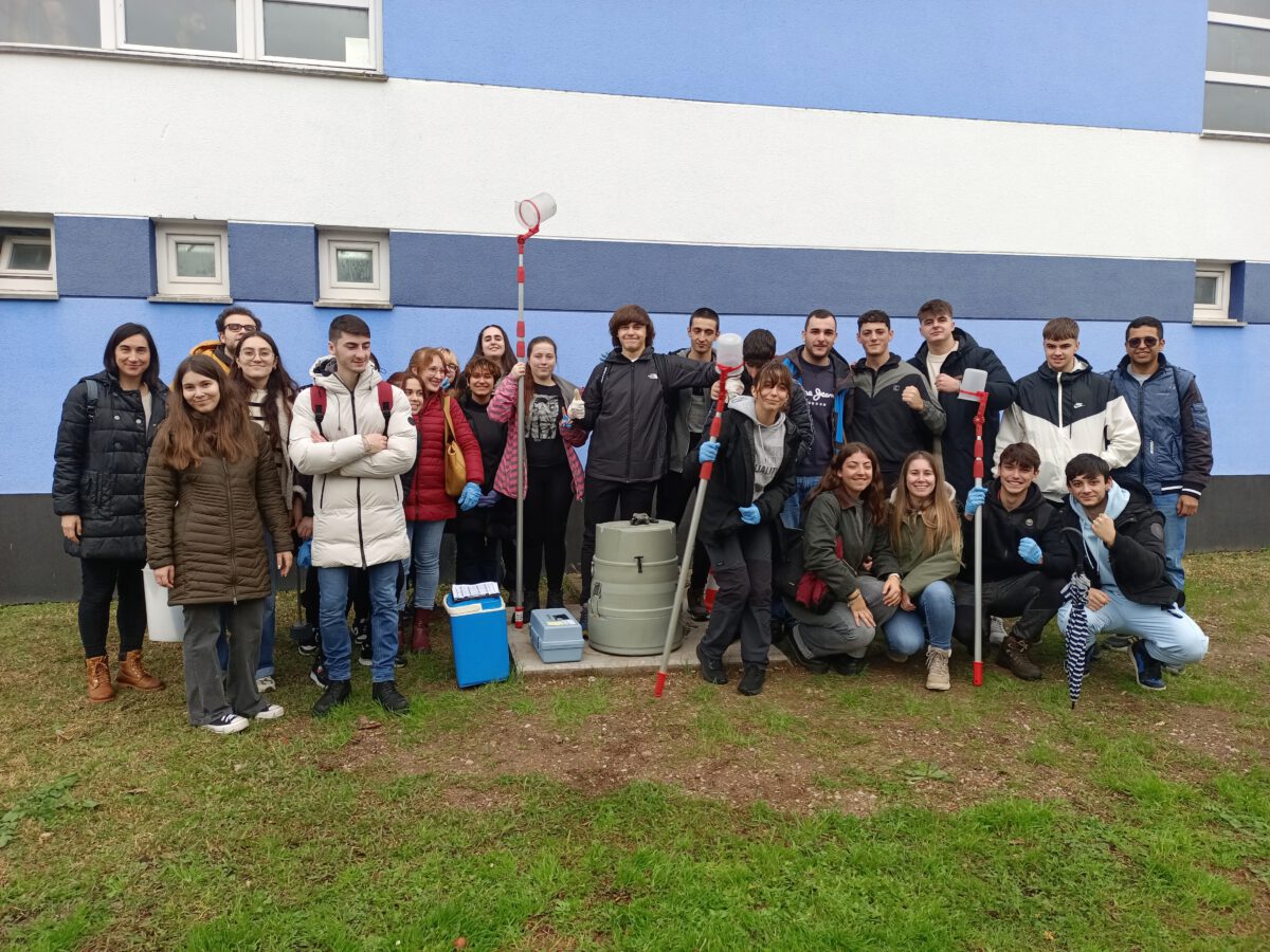 Alumnado de 1º del ciclo Laboratorio de Análisis y de Control de Calidad, ciclo de formación profesional de la Familia Profesional de Química, realizó una visita al CIMA, Centro de Investigación del Medio Ambiente (CIMA) situado en Torrelavega.
