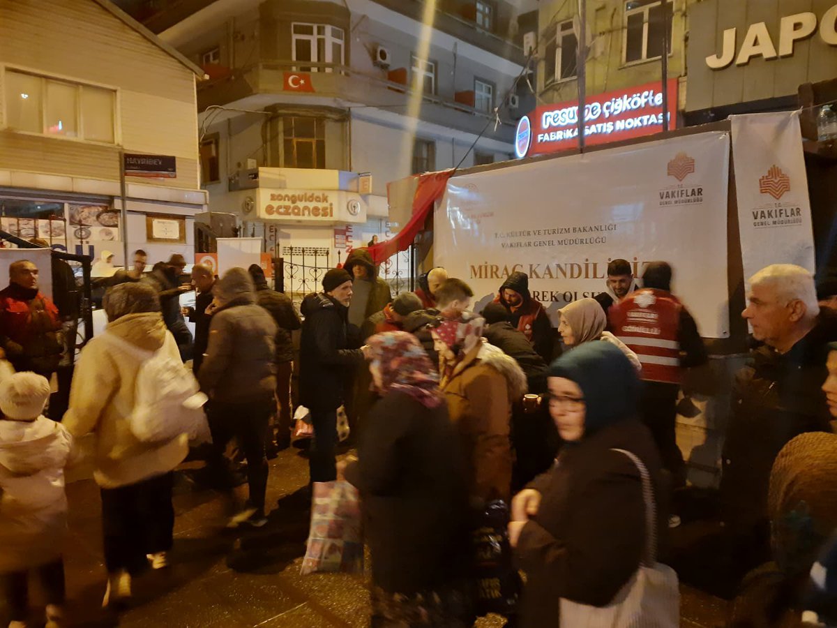 Miraç Kandili’nin rahmet, mağfiret ve hikmetle dolu manevî iklimini vatandaşlarımızla birlikte idrak ettik.
Kastamonu Vakıflar Bölge Müdürlüğü olarak bölgemize bağlı illerimizdeki camilerimizde icra edilen programlarda gönüller Miraç’ın feyzinde buluştu.

Bu mübarek gecenin