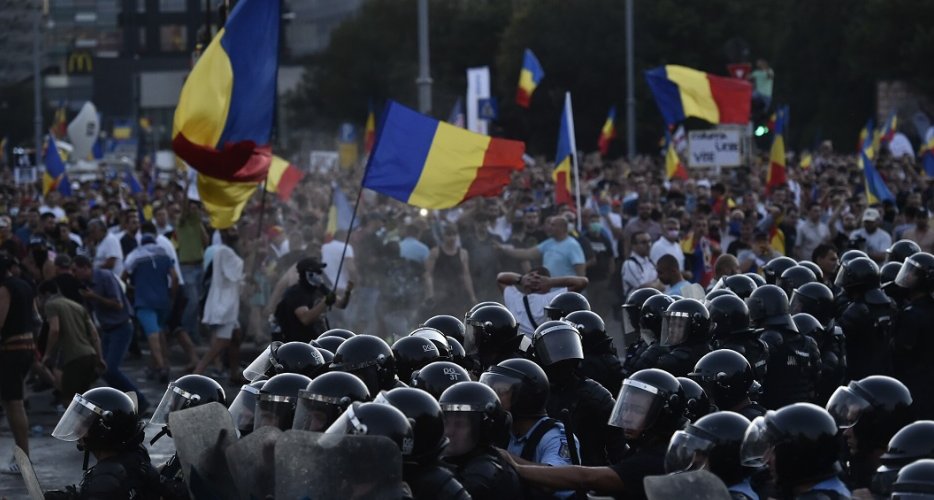 ingerisidemoni's tweet image. 🇷🇴PROTEST: In Piata Victoriei, fortele de ordine au ridicat mai multe persoane din multime si au folosit gaze lacrimogene! Revin cu acest apel ....
x.com/ingerisidemoni…