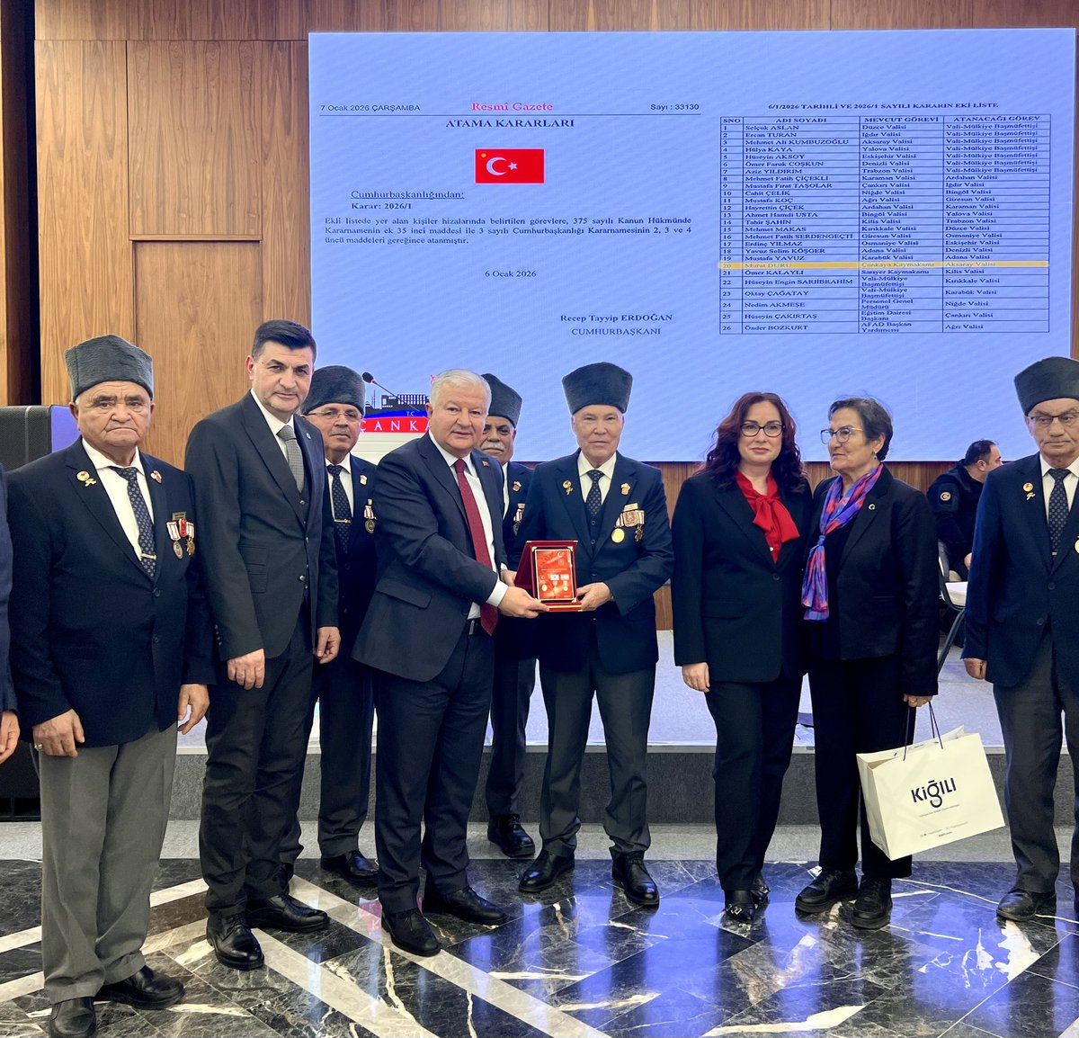 ARZ-I VEDA
Kıymetli dostların düzenledikleri veda programıyla Çankayamızdan Aksarayımıza hoş sedalarla uğurladılar.Allah razı olsun,çok teşekkür ediyorum.
Bahtımız açık yolumuz aydınlık olsun inşallah.