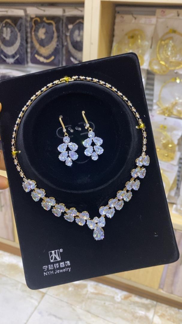 cruise_vibez's tweet image. Luxury bridal set for luxury brides 
Can serve your party look too. 
Price: 20,500
Delivery is nationwide.
Send a dm to order or Whatsapp 08138898076