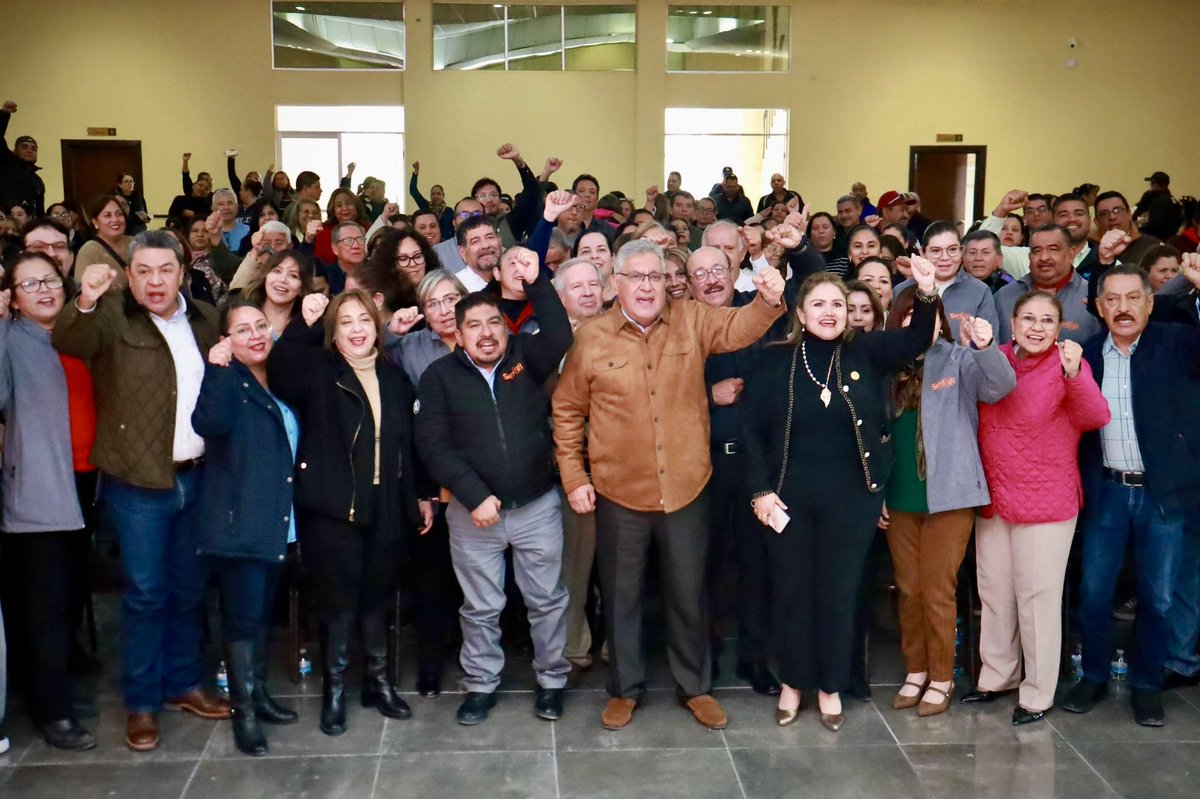 Con el cariño puesto en nuestro gremio, desde la región carbonífera, hemos recorrido #Coahuila para encontrarnos con quienes entregan su vocación y su esfuerzo diario a la educación. En #Sabinas, tuvimos un encuentro con las y los trabajadores de la educación, escuchando sus