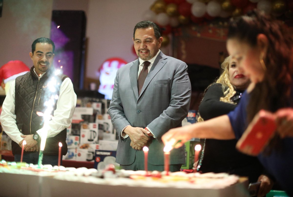 NexoInformativo's tweet photo. Alcalde @CruzPerzCuellar comparte posada con comerciantes del Mercado Riveras
Convivio en la posada de los comerciantes del Mercado Riveras https://t.co/ISZXuRnQoC