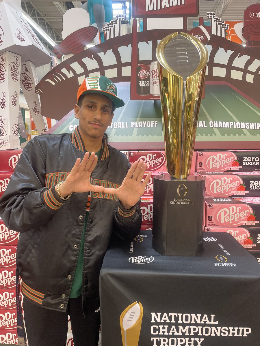 Came to see this beautiful National Championship trophy 🏆😍❤️🙌

BEAT INDIANA💥

#NationalChampionship