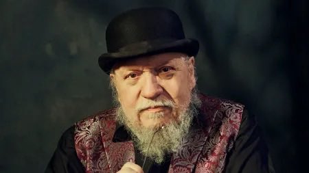 kingcrow283's tweet image. GEORGE R.R. MARTIN’in Yeni Açıklamaları Tam Hali: 

 2015’te George R.R. Martin, geleceğini belirleyecek ve fantezi eğlence dünyasını sonsuza dek değiştirecek iki endişeye sahip olduğunu itiraf etmişti.

 Game of Thrones’un beşinci sezonunun HBO’daki prömiyer etkinliğinden önce…