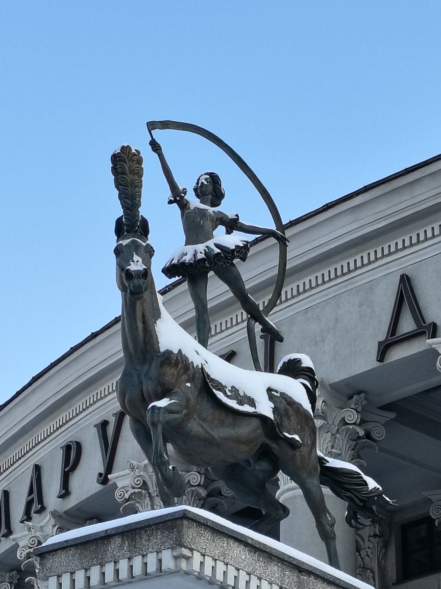 Nyarekanderu's tweet image. Сегодня мы стоптали все ноги и поели всю местную еду, которую смогли найти. Даже польскую кухню зацепили.
Случайно забрели в что-то типа контактного зоопарка и потискали ёжиков.
День закончили просмотром Чебурашки (внезапно, нормальный фильм) и шопингом. Цены тут огонь.