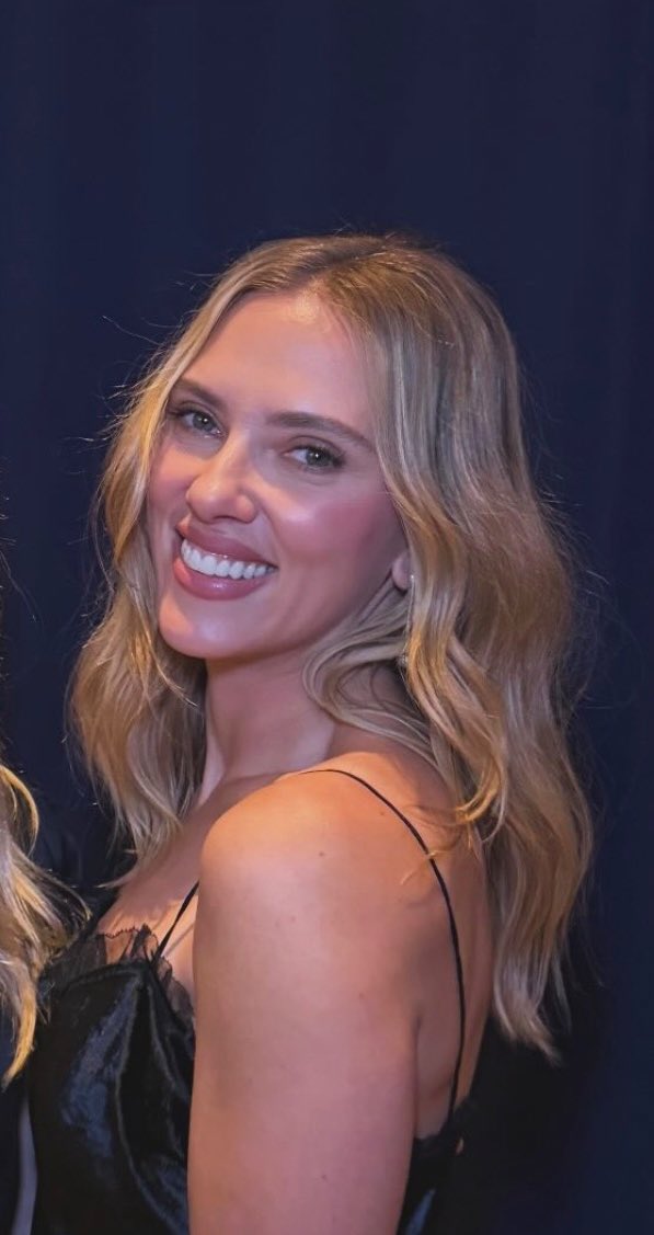 Scarlett Johansson fans tweet media