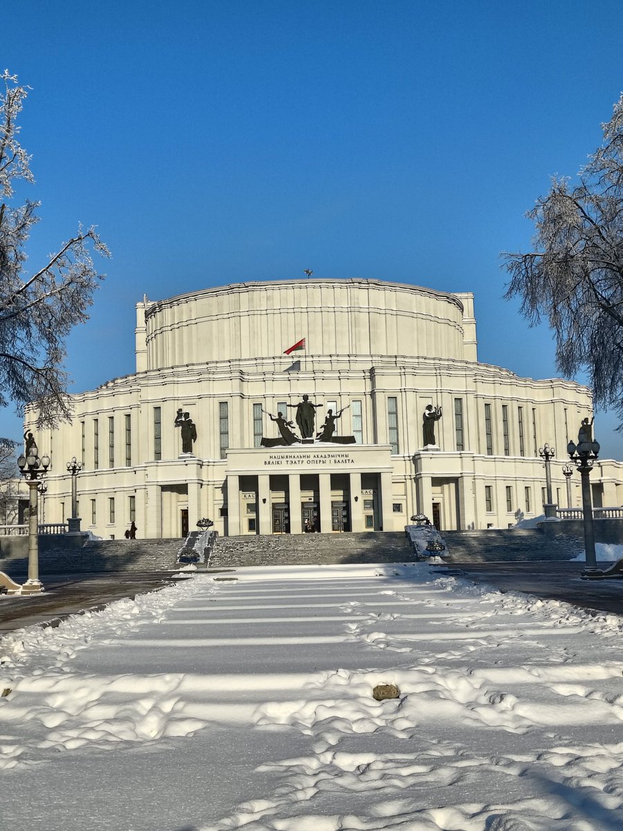 Nyarekanderu's tweet image. Сегодня мы стоптали все ноги и поели всю местную еду, которую смогли найти. Даже польскую кухню зацепили.
Случайно забрели в что-то типа контактного зоопарка и потискали ёжиков.
День закончили просмотром Чебурашки (внезапно, нормальный фильм) и шопингом. Цены тут огонь.