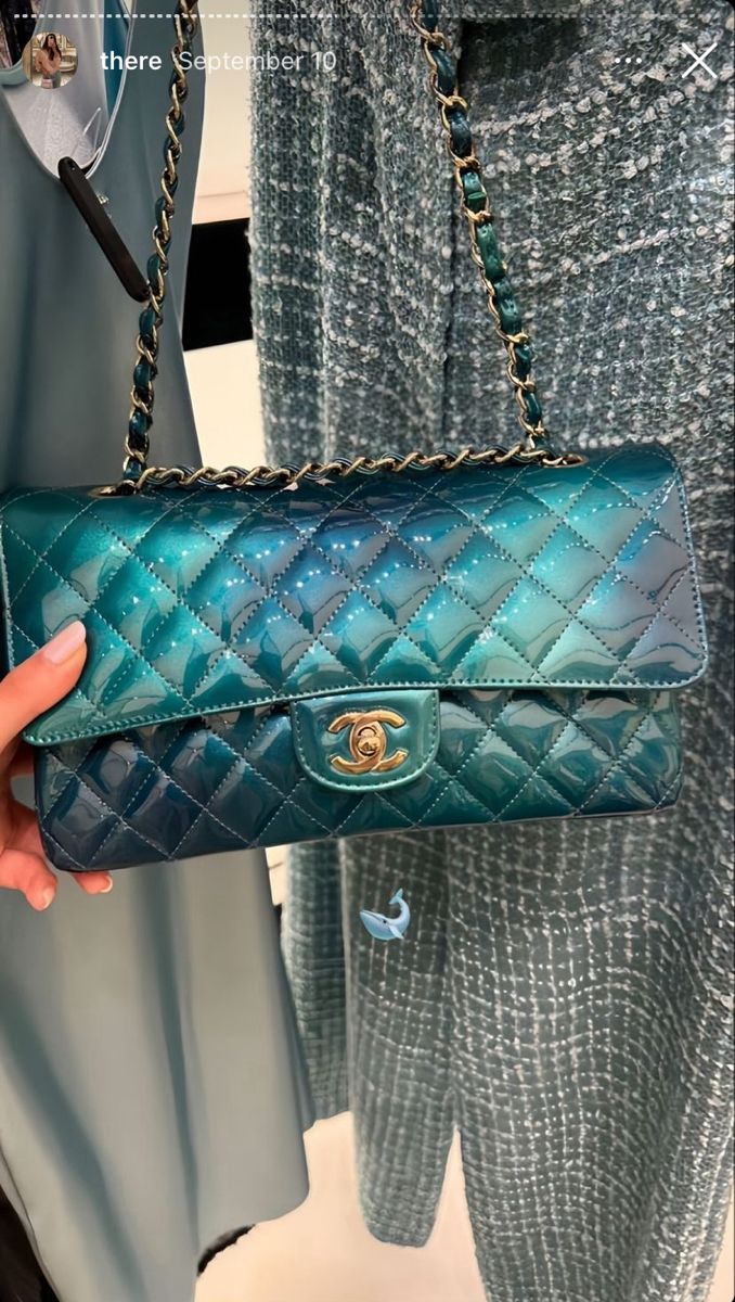 H3art0fChrom3's tweet image. ☆Chanel Calfskin Quilted Mini Flap Bag In Green To Blue Gradient