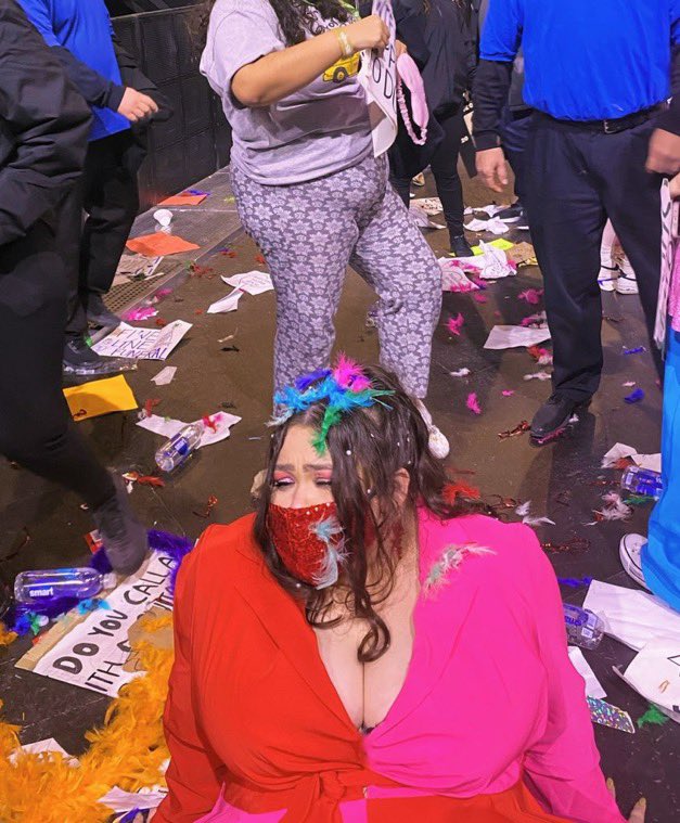 sshortcakerry's tweet image. harry moots pleaseeee

- i’m hannah 🍓 
- 24 y/o from texas 🤠 
- i loveee harry, conan, chappell, ateez, taylor, and many many more 
- fav harry songs: love of my life, canyon moon, satellite, esny, &amp;amp;&amp;amp;&amp;amp; only angel
- saw harry 32 times 🫣

id love 2 be oomfs ♥️♥️