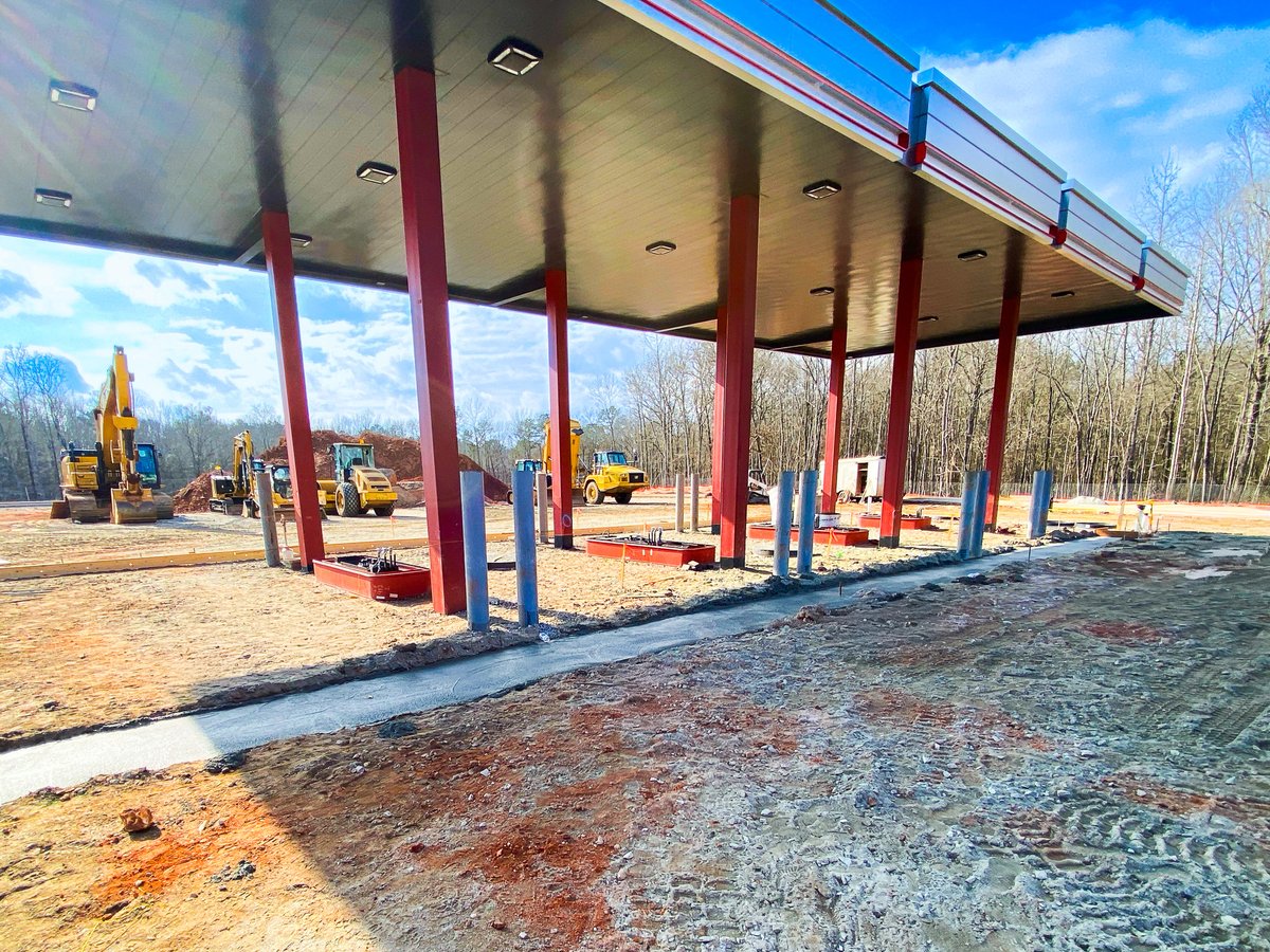 BuiltechLLC's tweet photo. ⛽️Another step forward at QuikTrip in Watkinsville, GA. With key exterior elements now taking shape and interior systems coming together, this QT has reached a phase where structure, infrastructure, and finishes are aligning. #BuildingWithBUILTECH https://t.co/ioUti4hQyG