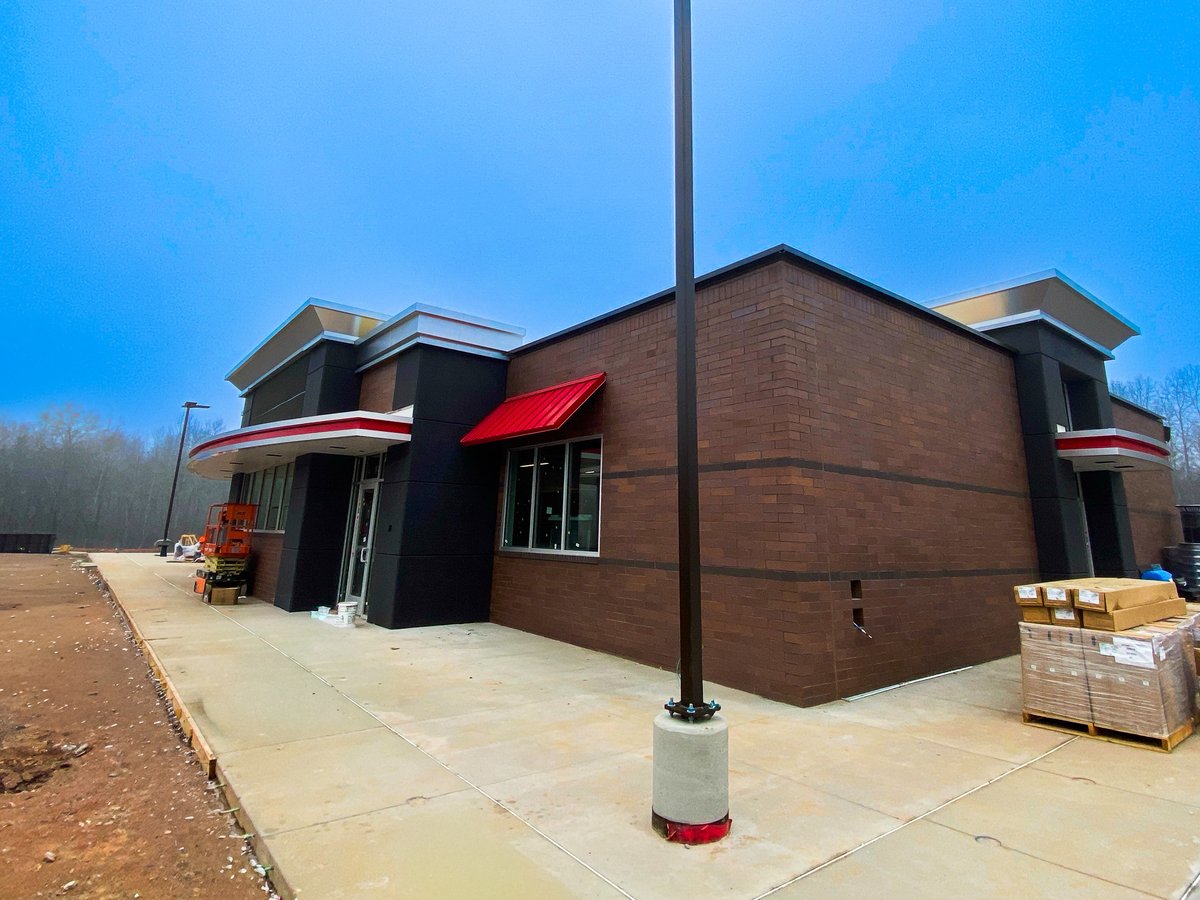 BuiltechLLC's tweet photo. ⛽️Another step forward at QuikTrip in Watkinsville, GA. With key exterior elements now taking shape and interior systems coming together, this QT has reached a phase where structure, infrastructure, and finishes are aligning. #BuildingWithBUILTECH https://t.co/ioUti4hQyG