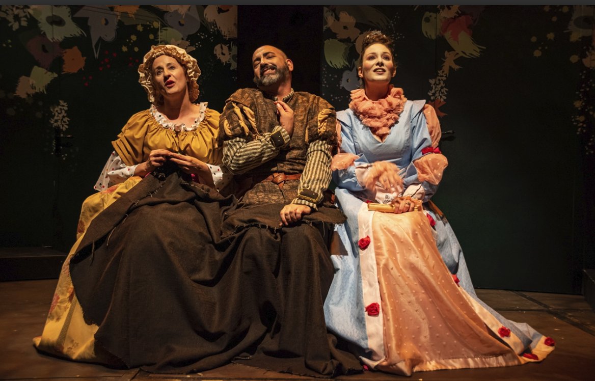 Salida al teatro. Organizado por el Dpt. Lengua y Literatura del <a href="/IES_Cantabria/">IES Cantabria</a>, el alumnado de 3° y 4°ESO y Bachillerato ha disfrutado de la puesta en escena de la obra "Entre bobos anda el juego", una comedia y un canto a la libertad de la mujer y a su derecho a elegir su vida.