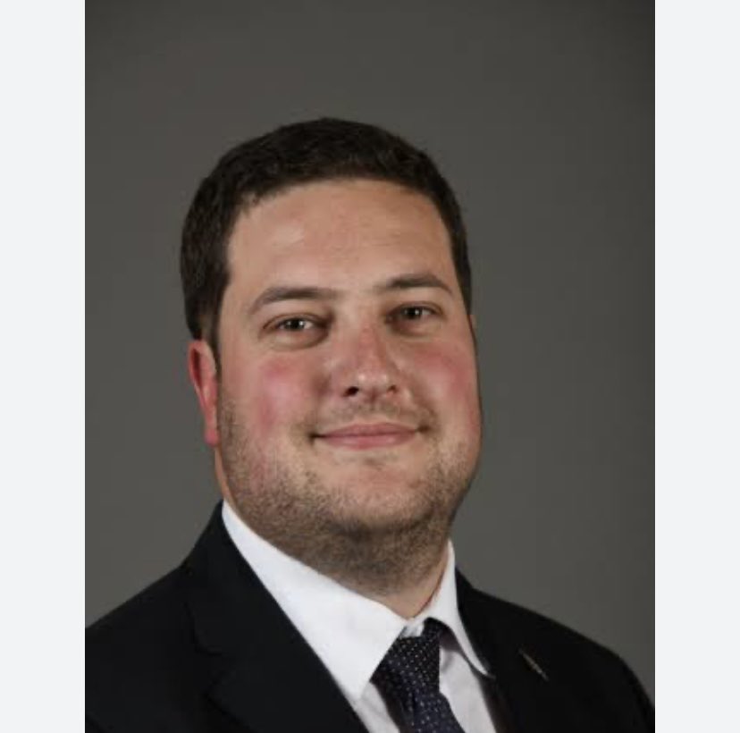 zizipho50's tweet image. DA Mayor of Cape Town (Geordin Hill-Lewis) confirms they will build a wall on N2😳😳instead of dealing with the main issue (Inequality) service delivery … 

🤭They are hiding the shacks sana