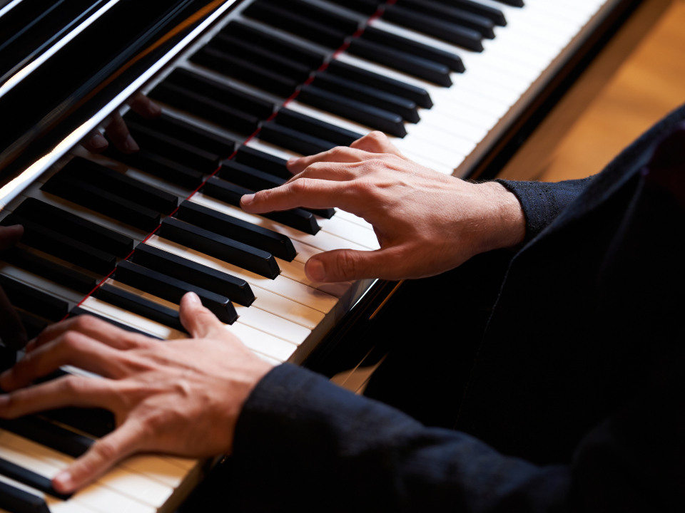 HotelStrata's tweet image. Don’t miss Hershey Felder: The Piano and Me at the Mountain View Center for the Performing Arts! Experience a captivating live performance throughout January, filled with music and storytelling. #HotelStrata #SiliconValley #Theatreworks

bit.ly/3qeDVzl