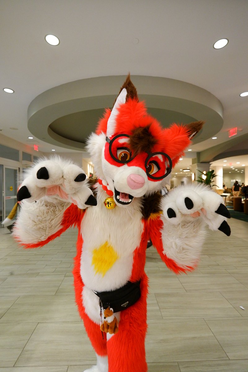 Grrrr, I’m such a scary fox! 
 
🪡 <a href="/PrimalSuits/">Primal Roots Crafts and Suits</a>
📸 <a href="/PacificFurball/">Pacific Furball</a>
