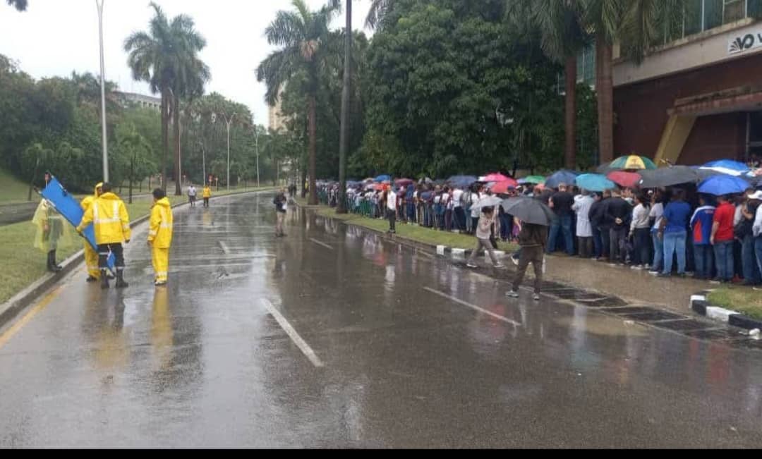 AlimportA's tweet image. Homenaje del pueblo habanero en nombre del pueblo de #Cuba a nuestros conpatriotas caídos, #HonoryGloria #CubaHonra @AlimportA