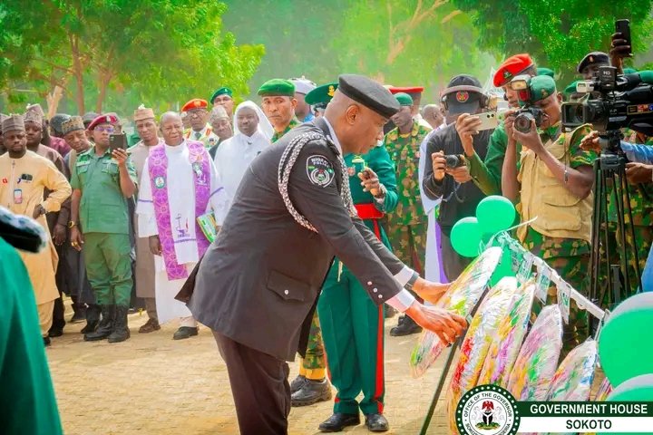PRESS RELEASE

ARMED FORCES REMEMBRANCE DAY: ALIYU LAYS WREATH, FLAGS OFF DISTRIBUTION OF FOOD ITEMS TO 500 WIDOWS

Governor Ahmed Aliyu of Sokoto State has joined other dignitaries in the state to observe the symbolic wreath-laying ceremony marking the conclusion of the 2026