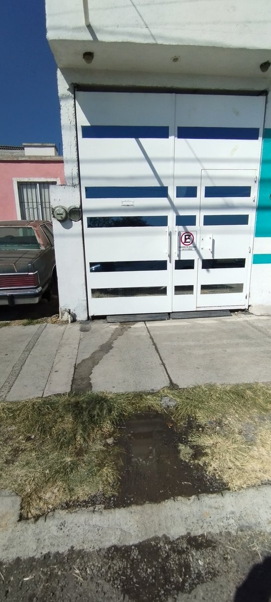 UnidVerifGasLP's tweet photo. @CEAservcliente @cea_qro Reporto fuga de agua en banqueta. Afuera del domicilio cuyo contrato de agua es el No. 010219356 y medidor No. 11085584.
Se requiere contactar previamente para abrir el portón al número de celular que escribo en el DM. https://t.co/uWGNdmodYs