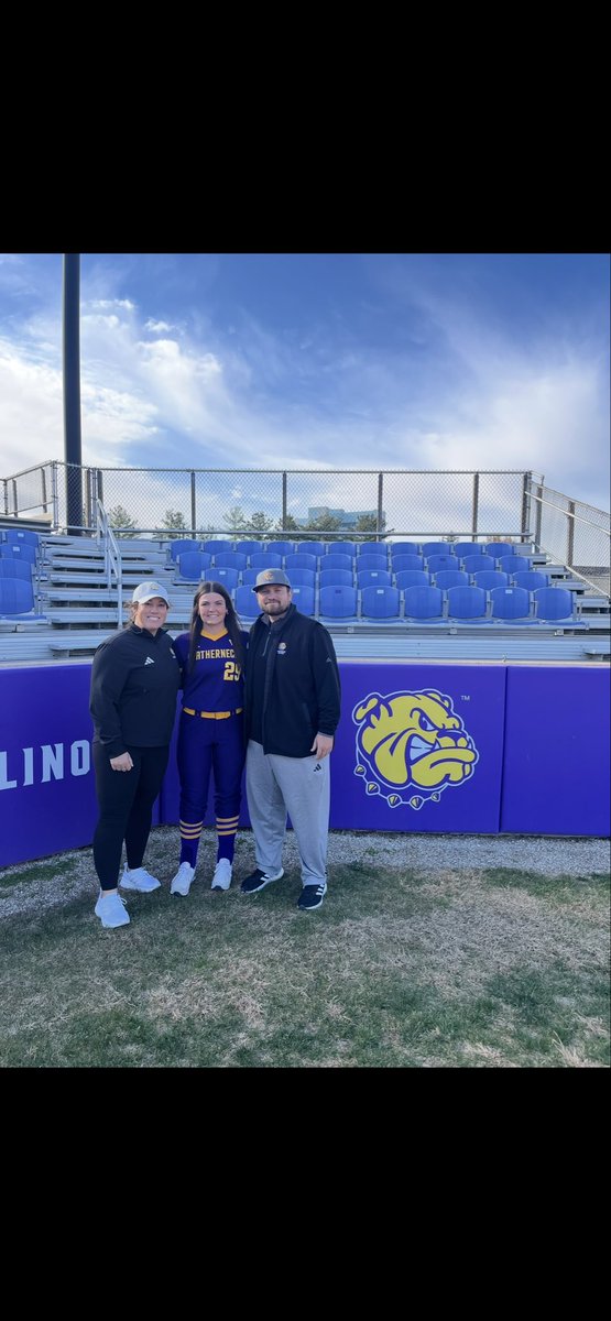 LkHarbison77's tweet image. Very grateful to be able to announce my commitment to Western Illinois University!! So excited to be a leatherneck!! 💛💜 #committed 
@agoler35 @TheRealChopkins