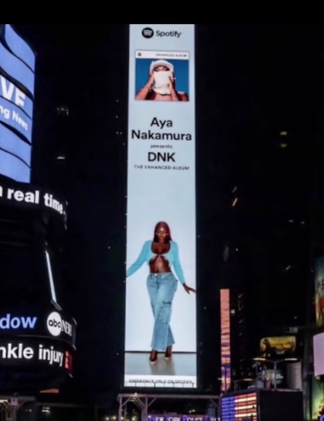 Aya Nakamura sur les écrans de times square en 2023 à New York 🗽