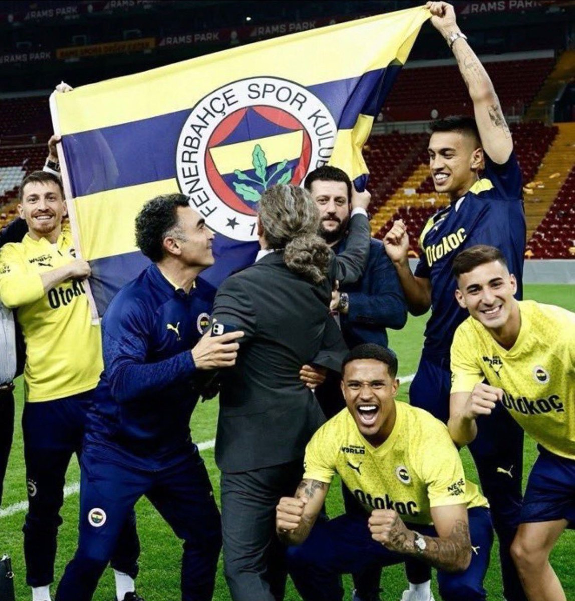 SENİNLEYİZ KAPTAN!

Yargı makamları önünde Fenerbahçe kaptanı Mert Hakan Yandaş’a yapılan saygısızlığı sineye çekeceğimizi düşünmeniz bu andan sonra yapacağınız en büyük hatadır. Bin defa söyledik “Fenerbahçe ağır taştır, altında kalırsınız.”

#bilkentlifenerbahçeliler