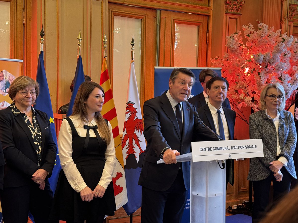 hervecael's tweet photo. Dans le cadre prestigieux de l’Opéra de Nice, un moment de partage autour du maire de Nice pour adresser nos vœux et remercier chaleureusement les agents du CCAS et de la Ville de #Nice06 , engagés chaque jour avec dévouement au service des Niçoises et des Niçois. 💙 https://t.co/VB9gFgK1uw