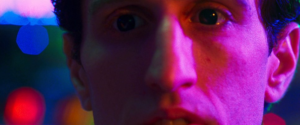 tonytost's tweet photo. I try to avoid movie discourse on here because why wouldn't I. But I think I saw someone complaining about Josh Safdie casting non-professional / untraditional actors. Bananas take! There's an incredible texture &amp; energy to Safdie films that's the result of exactly that. https://t.co/yzsnndpXzi