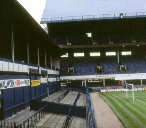 EvertonHistory's tweet photo. A great picture of the old Park End stand at Goodison that used to house the away fans. https://t.co/4Isd8apKOo