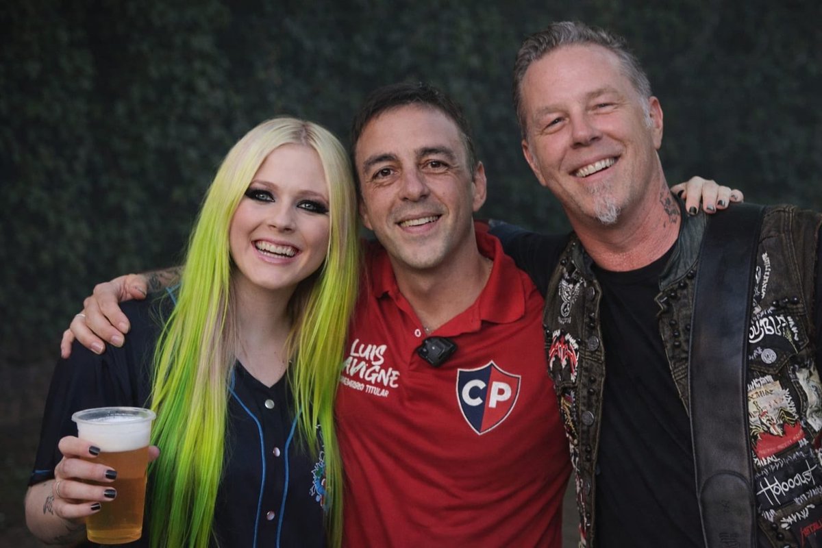 [ ¡Bombazo!💣 ] Luis Lavigne candidato a Miembro por el movimiento Cerro Primero asegura que su hermana Avril Lavigne tiene conversaciones avanzadas para que Metallica actúe en la nueva olla.