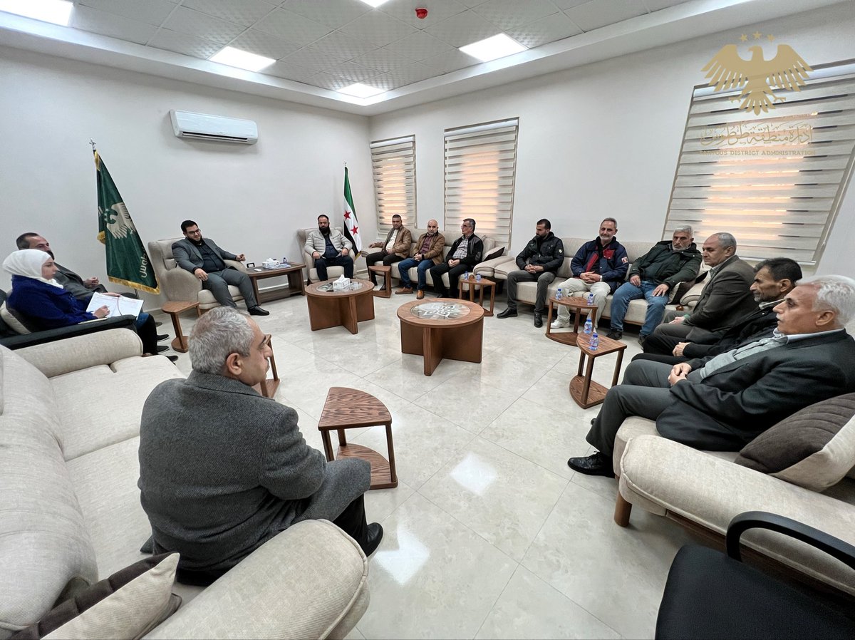 tartousarea's tweet photo. ترأس الأستاذ أحمد قاضون، مدير منطقة إدارة ��رطوس، جلستين ضمت رئيس بلدية بسورم ومخاتير ووجهاء قرية بيت كمونه، حيث نوقشت خلالهما جملة من القضايا والملفات المجتمعية المطروحة.
وشهد اللقاء نقاشاً موسعاً حول سبل معالجة التحديات ورفع سوية الخدمات المقدمة للمواطنين.
#إدارة_منطقة_طرطوس https://t.co/tcFudc1XuQ