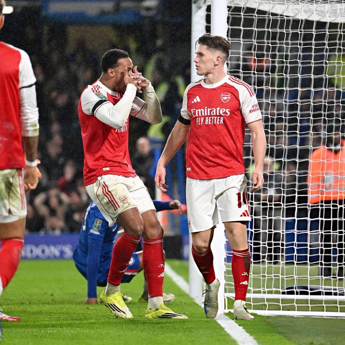 Teamgyokeres's tweet photo. Incase u forgot 

︎
︎

︎

︎

︎

︎
︎

︎

︎

︎

we’ll remind you
︎

︎

︎

︎

︎
︎

︎

︎

︎

︎
︎

︎
︎

︎
︎

︎

︎

︎

︎
︎

︎

︎

︎

that

︎

︎

︎

︎

︎

︎
︎

︎

︎

︎

︎
︎

︎

Arsenal is winning the premier League this year 🏆 https://t.co/iX6MtFTpic