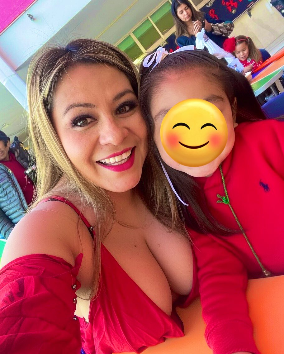 daniamoreno2311's tweet photo. No me importa salir corriendo de la oficina, yo seré feliz de apoyar en las actividades de mis peques, no me perderé ni un minuto con ellos 😌👌 #mamasoltera #supermama #sisoymamaluchona #amoamishijos https://t.co/skl3p6oLq0
