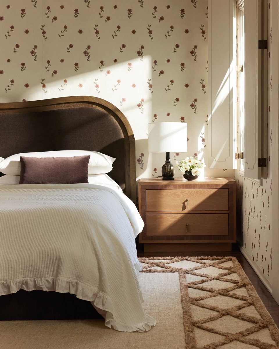 Wallpaper is a transformative design element that offers an effortless &amp; impactful way to refresh and elevate any space in your home. Far more versatile than just a coat of paint, wallpaper is key to infusing your unique personality into your interior decor.

PC: Lulu &amp; Georgia