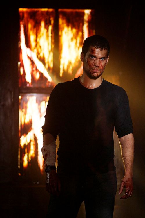 Henry Cavill needs to make another horror movie i think these roles suit him very well