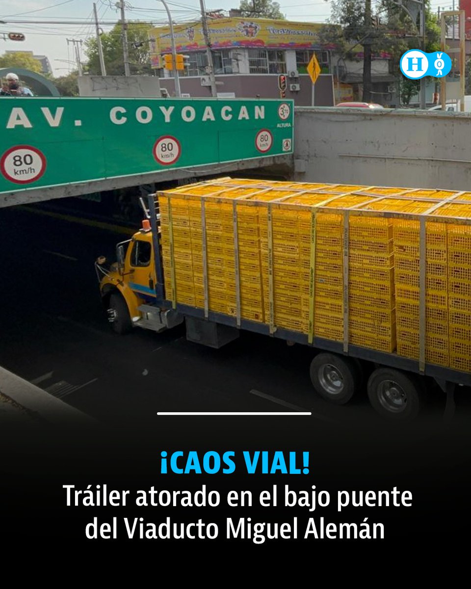 #AlMomento | 🚨 ¡Evita la zona! ⚠ Un tráiler quedó atorado en el bajo puente del Viaducto Miguel Alemán, a la altura de División del Norte, en la colonia Del Valle, alcaldía Benito Juárez.