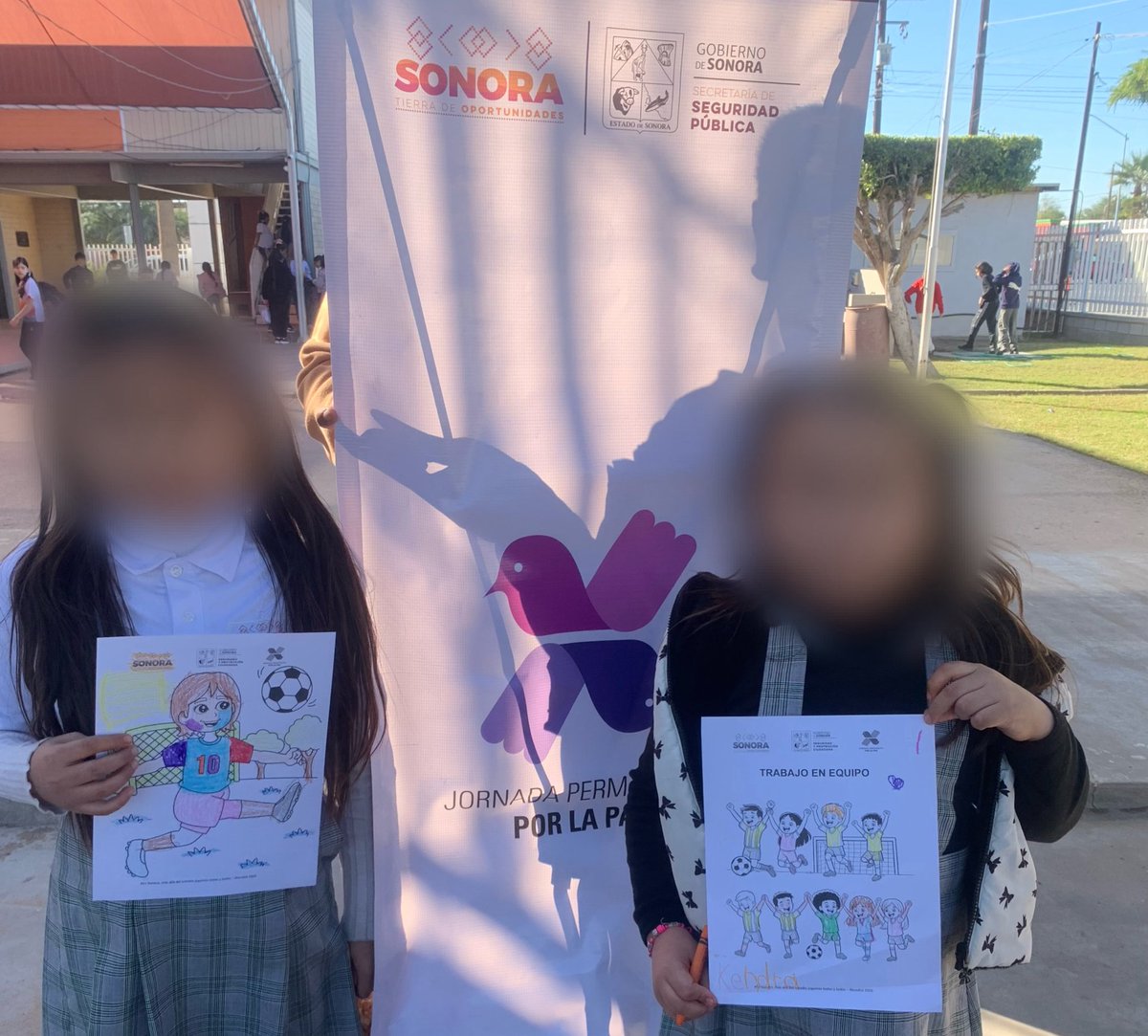 lic_carlosgh's tweet photo. #SanLuisRioColorado Centro Estatal de Prevención del Delito promueve actividades recreativas y culturales a través del programa especial “En Sonora, más allá del estadio jugamos todas y todos- Mundial 2026” en la primaria Eva Sámano de López Mateos. https://t.co/YM10GMYsHW