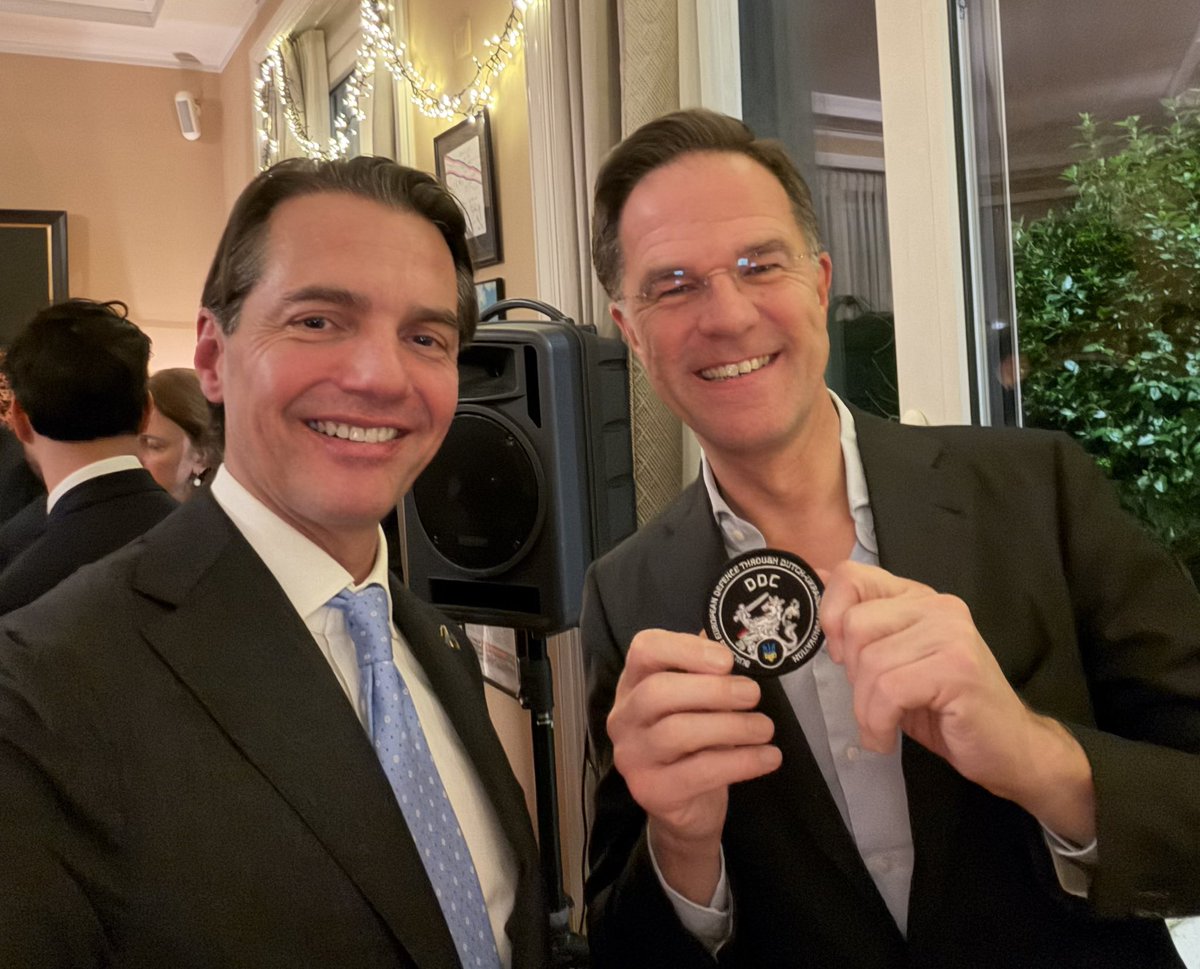Consulukr's tweet photo. Meeting with Secretary General of #NATO #MarkRutte in Brussels. I presented a chevron of the #DutchDefenceCluster to him. DDC is building an UA-NL tech defence ecosystem 🚀 https://t.co/QuirG3qw7P