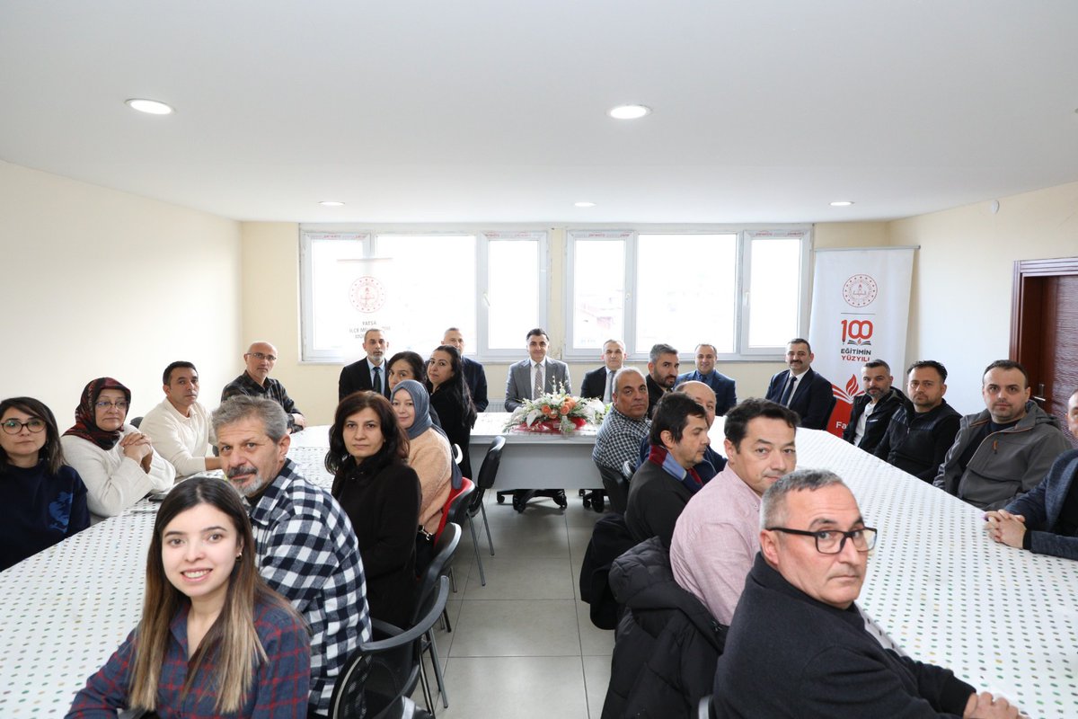📍Fatsa

İl Millî Eğitim Müdürümüz Sayın Mehmet Fatih Vargeloğlu; Fatsa İlk Yardım Eğitim Merkezini ziyaret ederek Müdürlüğümüz bünyesinde görev yapmakta olan İl İSGB Koordinatörü, Meb Akub Lideri, İlk Yardım Mesul Müdürü, Okul Sağlığı Sorumlusu ve İSG Uzmanları ile değerlendirme
